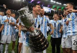 El jueves 3 de junio, usando el número 9 en la espalda, julián álvarez, cumplió el sueño de su infancia de jugar en la selección de argentina junto a su ídolo, lionel messi. River Plate Photos S Tweet Exequiel Palacios Lionel Messi German Pezzella Y Julian Alvarez Argentinacampeon Copaamerica Maracanazo Trendsmap