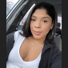 Giselle Rivera (@look_itsGiselle)