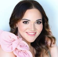 Jennifer Newhard's Instagram, Twitter & Facebook