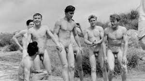 Vintage Boys spielen Sport ... nackt (kein Sex) - CockDude.com