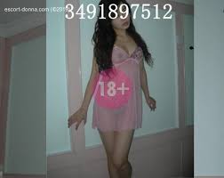 Escort Firenze, Donna Massaggiatrice Orientale Giovane Curve Con