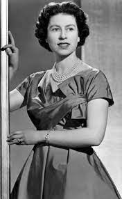 La reina también dispuso que el príncipe felipe tuviera preeminencia cuando le acompañase en sus funciones como soberana, por delante del príncipe carlos, heredero al trono. Fotos Dibujos Imagenes Historia 10 12 10 Reina Isabel Princesa Elizabeth Reina Victoria
