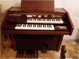 ORGANO ELETTRONICO FARFISA 2 TASTIERE E PEDALIERA - Annunci Cagliari