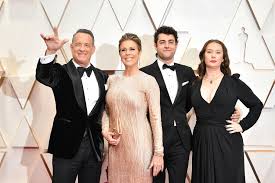 Let's take a look at his family, personal life, controversies, career he had previously taken up minor roles in movies, such as 'indiana jones and the kingdom of the crystal skull,' 'larry crowne,' and 'project x.' Tom Hanks Ist Vater Von 4 Kindern Lernen Sie Die Kinder Und Seine Frau Rita Wilson Kennen