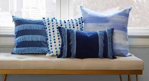 Per quanto riguarda le fantasie, si può spaziare da cuscini a righe a quelli con foglie e fiori tropicali, jacquard e persino con elaborati disegni. Arredare Con I Cuscini 7 Originali Idee Fai Da Te