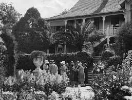 1920 S Garden Party I Love The Landscaping Old Photos Art Deco Design Photo