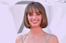 Stranger Things' Maya Hawke Stepped Out With the Choppiest Cub Cut