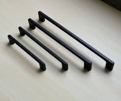 Find the perfect pull for your kitchen or bathroom cabinets among our spectacular selection of antimicrobial pulls, appliance pulls, cup pulls, drop pulls, ring pulls, pendant pulls, recessed pulls, edge pulls and pulls for glass doors. 20 Black Kitchen Cabinet Handles Magzhouse