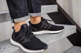I personally think the 4.0 lace cage complements the overall colourway of the sneaker better, making it look more aesthetically pleasing. Adidas Ultraboost 4 0 Core Black White Bb6166