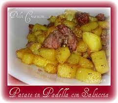 Ponete la salsiccia nella stessa padella con i crauti. Patate E Salsiccia In Padella Ricetta Facile E Golosissima