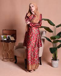 Kurung pahang atau kurung riau ni lebih digemari ramai. Baju Kurung Pahang Batik Arima Candy Red Muslimahclothing Com