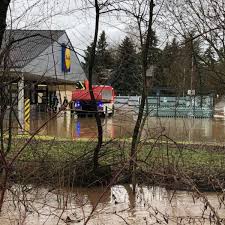 The people living along  side the canal were constantly endangered by high water. Kreis Giessen Hochwasser In Der Region Wasserstande Sollen Deutlich Zuruckgehen Giessen