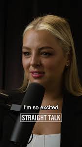 Bri Sanders's Instagram, Twitter & Facebook