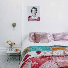 The trend is towards a retro type of furniture, you rarely see contemporary design in boho decor bedrooms. Boho Chic Bedrooms