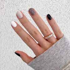 Green nail design with leaves. 43 Fall Nail Art Ideas 2020 Trendy Designs To Try This Autumn Glamour