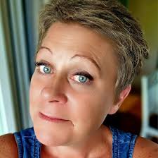 03.00 så var jag sugen på något. Så ställde mig och gjorde: Honung och  svartpepparrostad sidfläsk Löksås gjord på 5 olika sorters lökar Potatis  04.00 nu avnjutes. Avancerad nattmat 😅 Bildbevis på