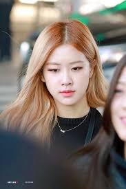 Blackpink Rose 181120 Incheon Airport From Indonesia Blackpink Rose Blackpink Black Pink Kpop