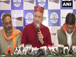 Chief minister arvind kejriwal and his former deputy manish sisodia may have been dropped from the list of dignitaries accompanying us first. Manish Sisodia Slams Trivendra Singh Rawat For Lack Of Developmental Work In Uttarakhand