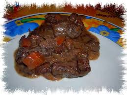 La veille, préparez la marinade en épluchant les oignons, l'ail et les carottes. Civet De Sanglier En Cocotte Pret En 45 Minutes Au Palais Gourmand