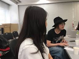 それでは頭の描き方の手順を追っていきますが、 その前の頭部の構造をおさらいします。 この目安の構造をしっかり頭に入れてデッサンをとりましょう。 それでは手順を追っていきます。 子供の例. ã„ãã‚‚ã®ãŒã‹ã‚Šæ°´é‡Žè‰¯æ¨¹ å‰å²¡è–æµã¨å±±ä¸‹ç©‚å°Šã®å§¿ã‚'å…¬é–‹ ãƒ©ã‚¤ãƒ–ãƒ‰ã‚¢ãƒ‹ãƒ¥ãƒ¼ã‚¹