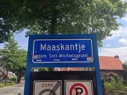 Conform de regelgeving ggd, rivm en ziektekostenverzekeraar. Maaskantje Den Dungen Noord Brabant Netherlands Four Square Highway Signs