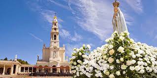 The stained glass windows and the paintings that adorn the church are by joão de sousa araújo; El Santuario De Fatima Celebrara El Centenario De La Capilla De Las Apariciones Con Una Exposicion