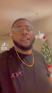 @Marc Hytower too funny for this #foryoupage #hoodchristmascarols