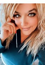 Shawna Huffman's Instagram, Twitter & Facebook