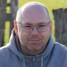 Stroll around the city.😉