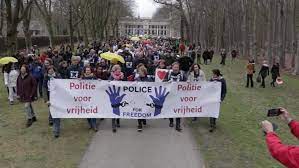Op 31 december 2000 werd de gpp in het kader van het octopusakkoord (de politiehervorming) afgeschaft en overgeheveld naar de gerechtelijke diensten van de federale politie (sinds 2005: Netherlands Protesters Rally For Police For Freedom March Against Covid Restrictions Video Ruptly