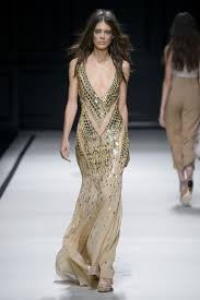 Nel nostro outlet puoi acquistare online vestiti lunghi, vestiti corti e abiti da cerimonia di molti brand. Agitacija Pisite Epostu Orah Elisabetta Franchi Abiti Lunghi 2018 Thehoneyscript Com