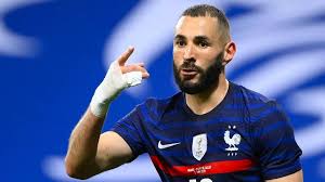 Benzema began his football career with local club bron terraillon. Karim Benzema Mit Comeback Fur Frankreich Vor Fussball Em