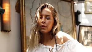 Ouvir todas as novas músicas de tony carreira ,as novas canções de tony carreira gratuitamente: Conheca Sara Carreira A Menina Que Se Emancipou Do Pai Tony E Conquistou Milhares De Fas Atualidade Correio Da Manha