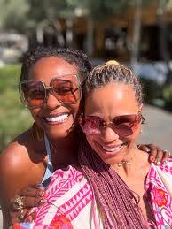 Nicole Cale's Instagram, Twitter & Facebook