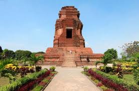 Candi tikus adalah sebuah peninggalan dari kerajaan yang bercorak hindu yang terletak di kompleks trowulan, tepatnya di dukuh dinuk, desa temon, kecamatan trowulan, kabupaten mojokerto, jawa timur. 10 Candi Peninggalan Kerajaan Majapahit Beserta Gambarnya