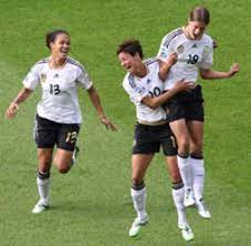 Steffi als organisations­entwicklerin bei 5minds. Ist Das Gerecht Das Verdienen Unsere Dfb Frauen Welt