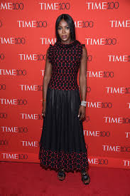Kauplustes on lai valik pidulikke ja igapäevaseid kleite, üleriideid ning palju muud. Naomi Campbell In Alaia The Only Looks From The 2017 Time 100 Gala You Need To See Stylebistro