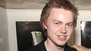 Cómo un estudiante ganó más de 1 millón de dólares en 4 meses a través de  internet