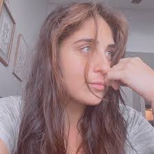 Samantha Mayer's Instagram, Twitter & Facebook