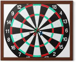 Bild dartscheibe kaufen die besten bild dartscheiben im überblick! Poster Gebrauchte Dartscheibe Mit Drei Pfeilen Pixers Wir Leben Um Zu Verandern