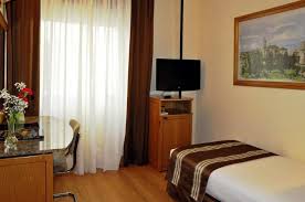At hotel zenit dos infantas, guests have access to free wifi in public areas, a business center, and a library. Hotel Zenit Dos Infantas Zamora Atrapalo Com