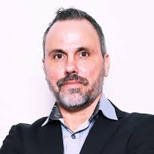 George Studer kann nicht nur Kreuzfahrten, sondern auch Christbäume! Ich  war auf seinem Hof nahe Olten zu Besuch. Da gab's auch viele gute Tipps  (siehe Video)... https://lnkd.in/e2fQddn8