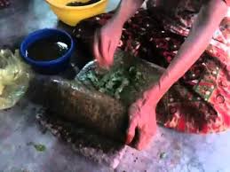 Berikut cara membuat henna bubuk alami: Menggiling Inai Youtube