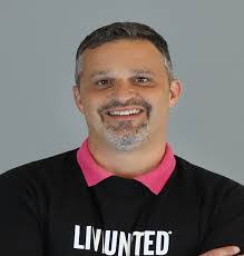 Melissa Markey's Instagram, Twitter & Facebook