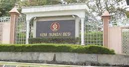 Di kem terdapat 70 tentera dan akibat serangan tersebut lebih daripada 20 tentera tewas dan beberapa lainnya cedera, sedangkan sisanya ditawan. Labun Cikgu Lin Kem Sg Besi Berpindah Ke Sendayan Dijadikan Isu Oleh Pembangkang