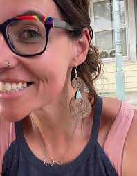 Flower earrings are not beautiful