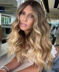 Genesi del clavicut, il taglio medio to love. Come Scegliere Il Colore Di Capelli In Base Al Sottotono Della Pelle