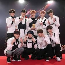 Stray kids officially debuted on march 25, 2018, with their lead single district 9 and ep i am not. Stray Kids My Pace 2018 Mama By Seungminsmiles