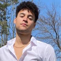 30+ "Andrew Varner" profiles