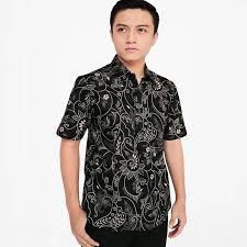 Kemeja polos pria ini memiliki dua varian pilihan yaitu lengan panjang dan pendek, kedua jenis baju kemeja tersebut terdapat banyak sekali pilihan warna dialbum … Jual Kama Aaron Kemeja Batik Lengan Pendek Pria Black Terbaru Juni 2021 Blibli